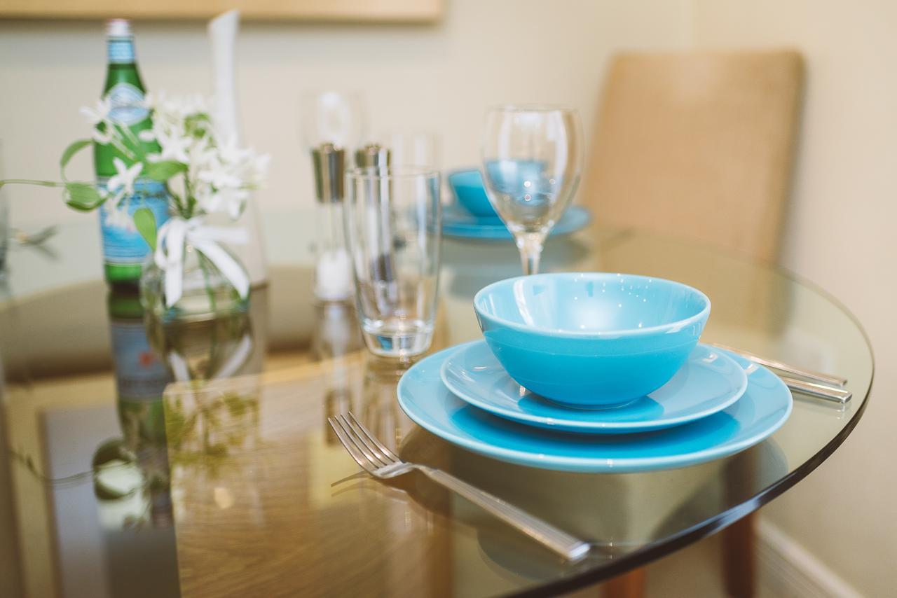 Charming Two Bedroom Apartment With Free Private Parking Leatherhead Eksteriør billede